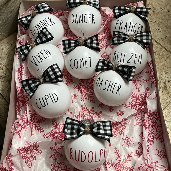 🎄 Holiday Reindeer Ornaments (Set of 9) - Picture 3 of 5